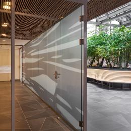 Demountable partitions wall with sandblast privacy film