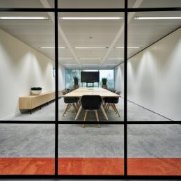 Industrial glass partition with horizontal and vertical dividing 