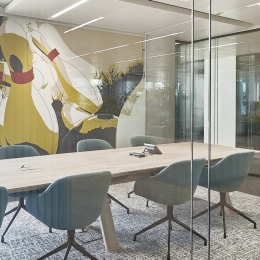 Meeting room with double glass partition at BDO Eindhoven