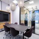 Meeting room with glass and closed wall parts at Novo Nordisk Alphen aan den Rijn