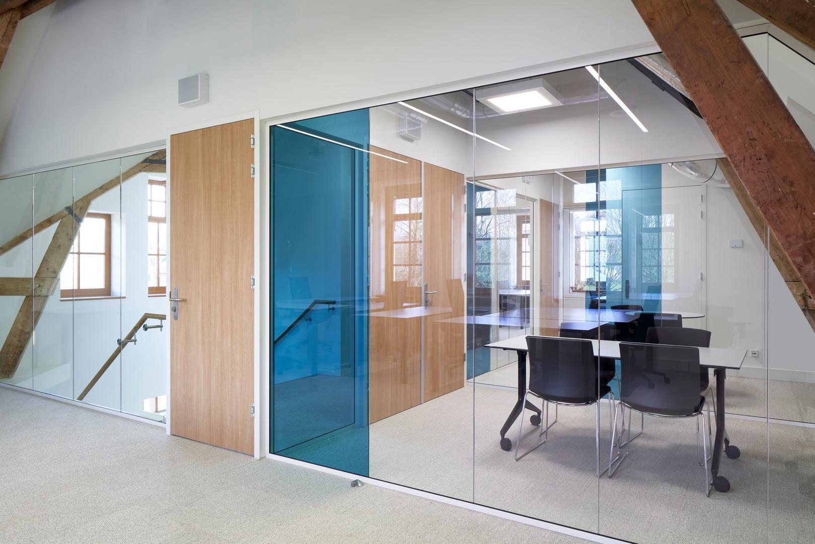 Meeting room with glass partition of QbiQ