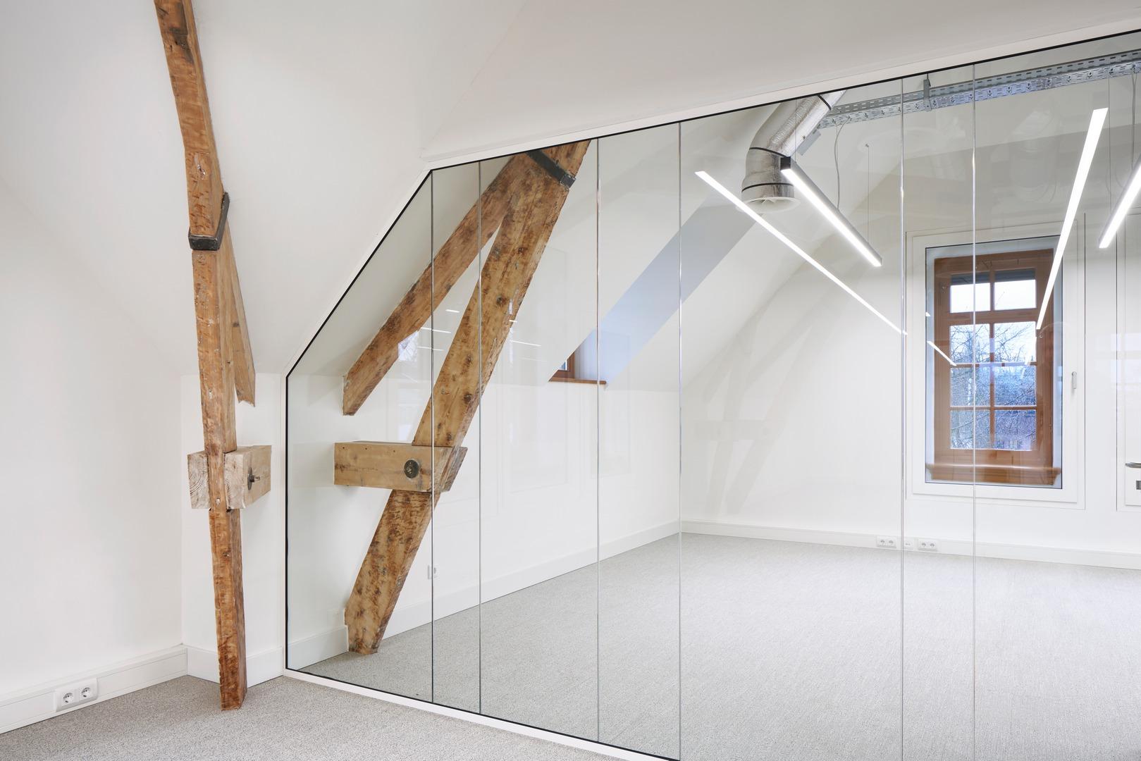 A partition wall made out of cutting loss of glass