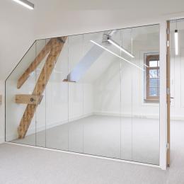 A partition wall made out of cutting loss of glass