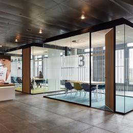 Multiple QQ1 freestanding glass office unit