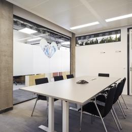 Conference room with seamless glass wall