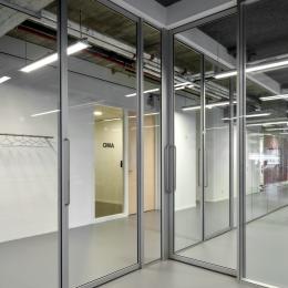 Offices with partition walls and sliding doors of QbiQ