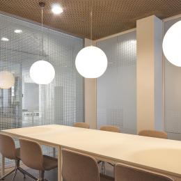 Conversation room with single glass system wall with dotted print.