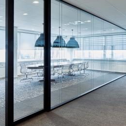Boardroom made of double glass partition with high sound insulation