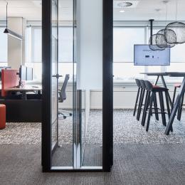 Full glass T-connection of double glass partitions
