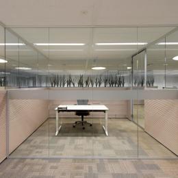 Partition wall to divide office