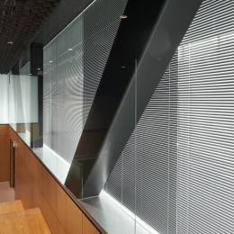 Two single glass partition walls around the building construction