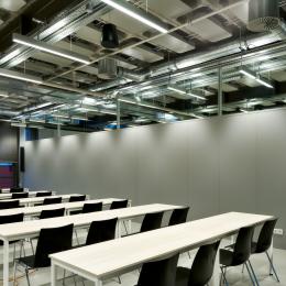 A class room withsteel panels partition walls of QbiQ