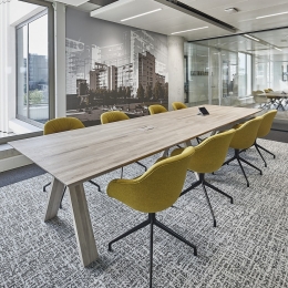 Meeting room with double glass partition at BDO Eindhoven