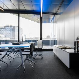 Fire protecting glass wall in same design as office dividing partition