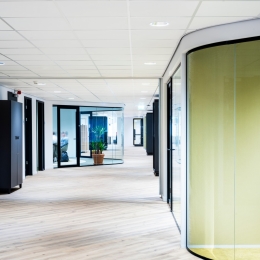 iQ Single partition with curved glass
