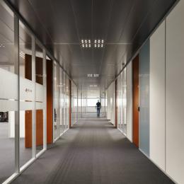 Office corridor with on both sides IQ-Pro partition glass walls