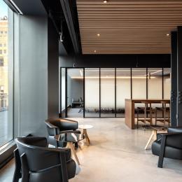 Glass partition with industrial look at Wordwide New York