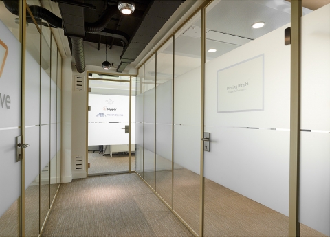Corridor with on both sides single glass walls in AluGold frames