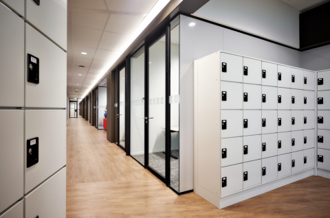 Single glass partition wall at town hall Leusden